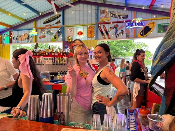 Rock Island Grill and Tiki Bar Image #2 Rock Island Grill and Tiki Bar Image #2