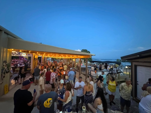 Rock Island Grill and Tiki Bar Image #5 Rock Island Grill and Tiki Bar Image #5